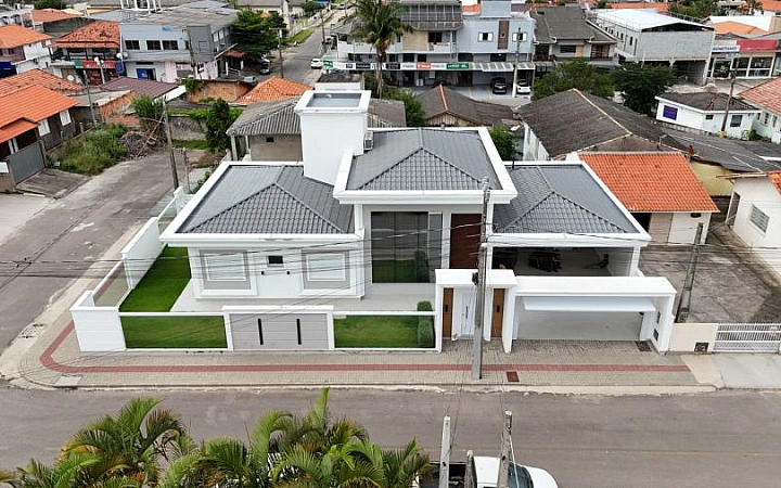 CASA ALTO PADRÃO - CAPIVARI DE BAIXO/SC Casa Alto Padrão